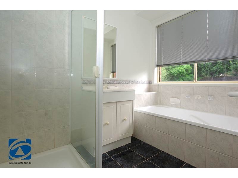 10 Slessor Avenue, Lynbrook VIC 3975