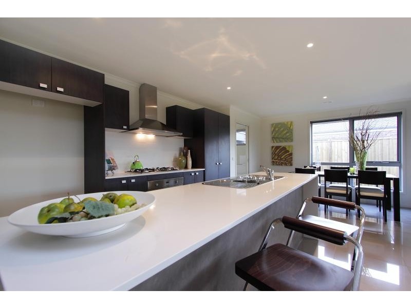 12 Locky Grove, Lyndhurst VIC 3975