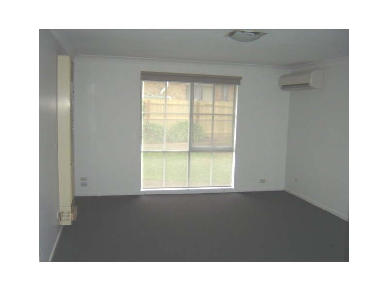 8 Carmen Court, Hampton Park VIC 3976