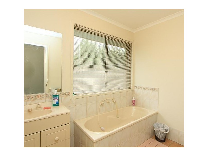 2 Shady Close, Narre Warren South VIC 3805