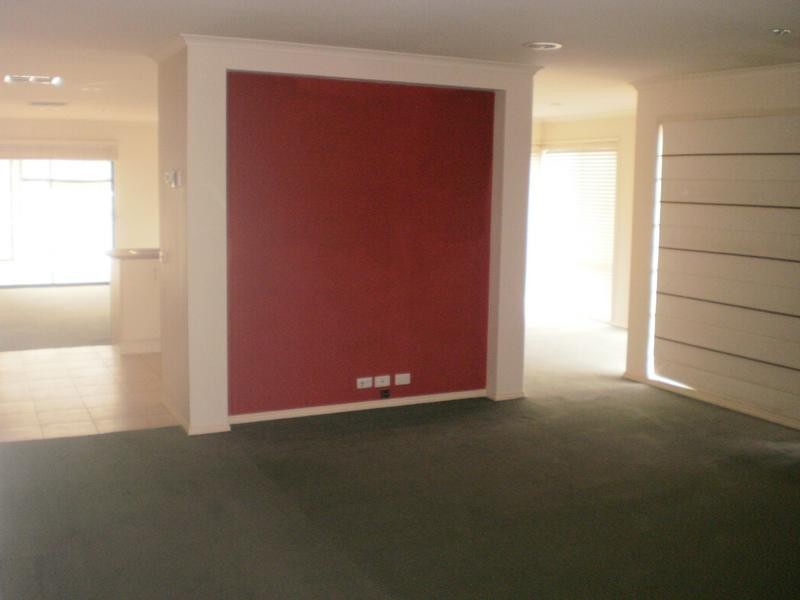 31 Glenshee Drive, Lynbrook VIC 3975