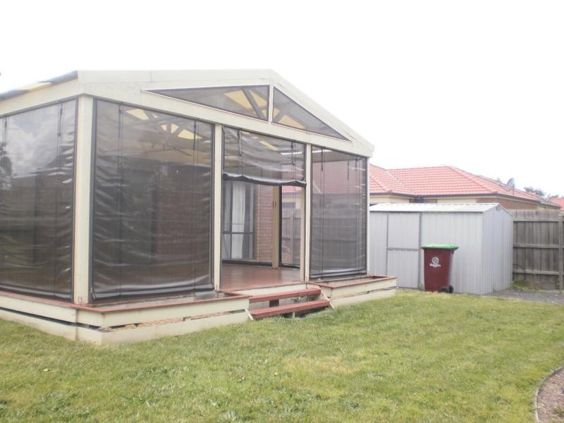 31 Glenshee Drive, Lynbrook VIC 3975