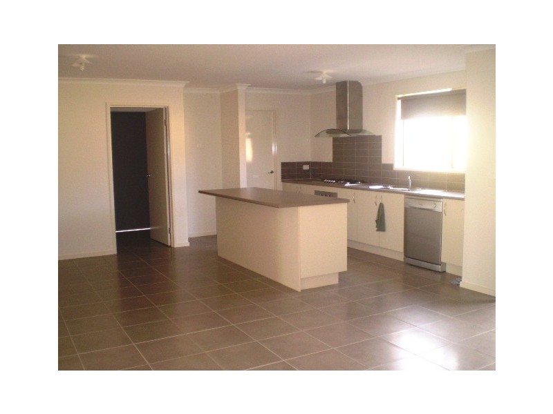 108 Boland Drive, Lyndhurst VIC 3975