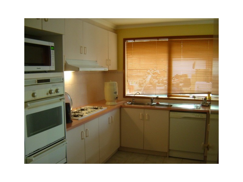 18 Pinnacle Way, Hampton Park VIC 3976