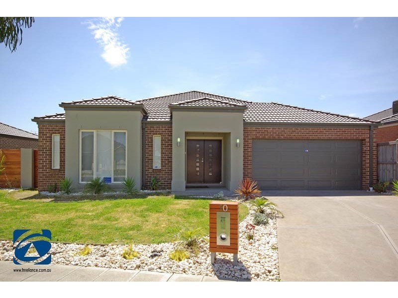 10 Hal Porter Terrace, Lynbrook VIC 3975