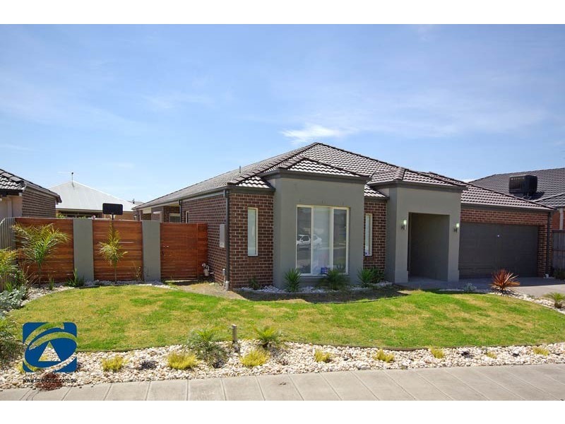 10 Hal Porter Terrace, Lynbrook VIC 3975