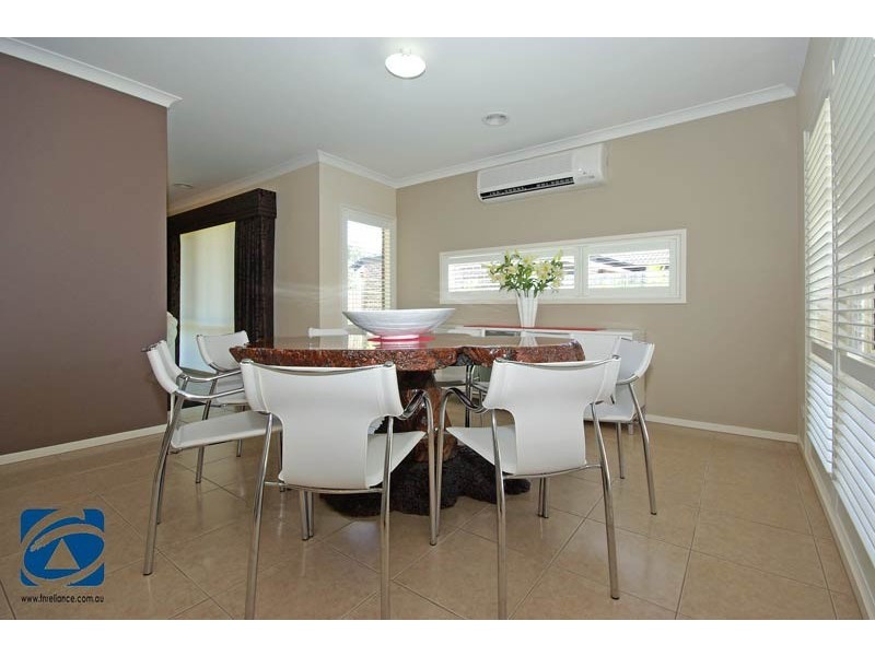 10 Hal Porter Terrace, Lynbrook VIC 3975