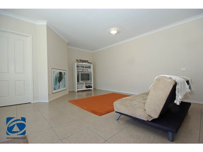 10 Hal Porter Terrace, Lynbrook VIC 3975
