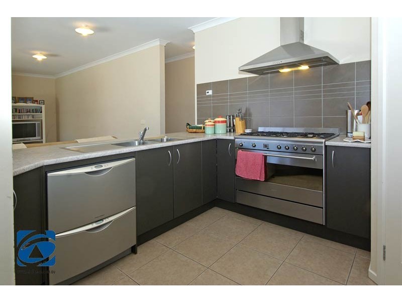 10 Hal Porter Terrace, Lynbrook VIC 3975