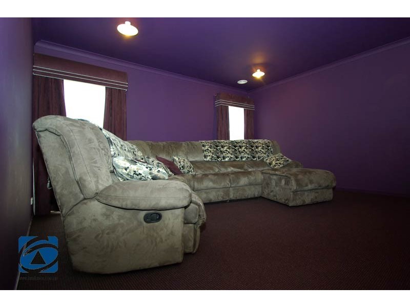 10 Hal Porter Terrace, Lynbrook VIC 3975