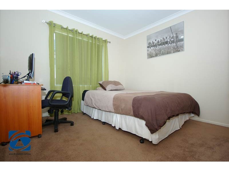 10 Hal Porter Terrace, Lynbrook VIC 3975