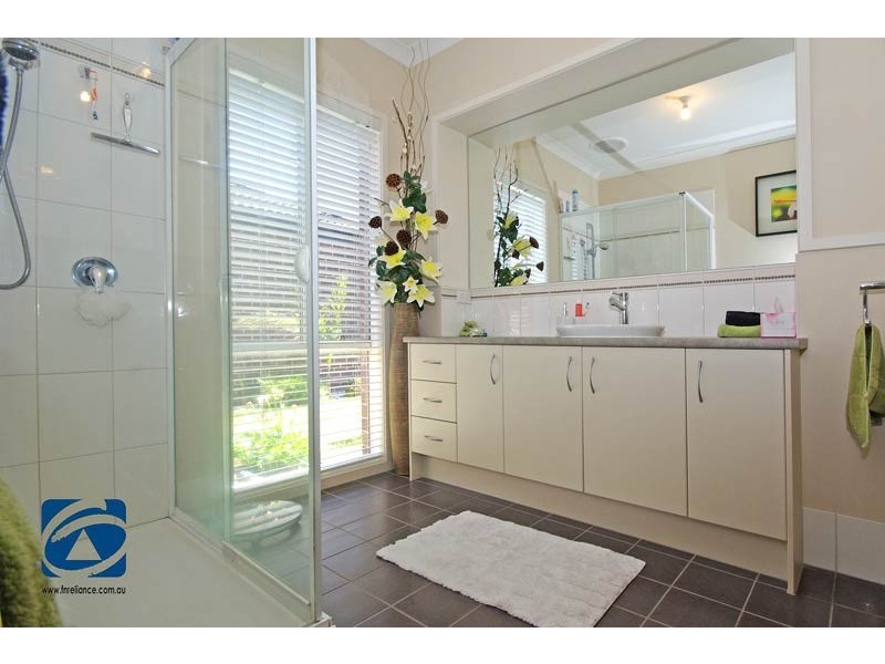 10 Hal Porter Terrace, Lynbrook VIC 3975