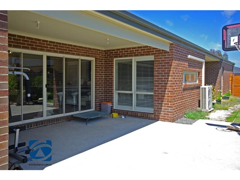 10 Hal Porter Terrace, Lynbrook VIC 3975