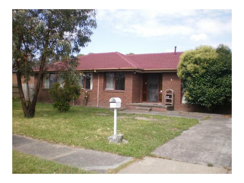 8 Gray Street, Cranbourne North VIC 3977