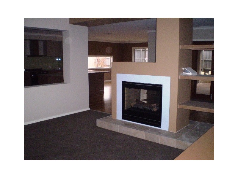 6 Cottrell Place, Lynbrook VIC 3975