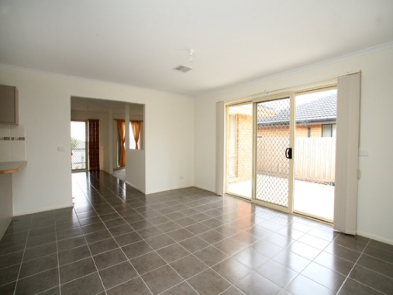 8 Nirringa Drive, Hampton Park VIC 3976