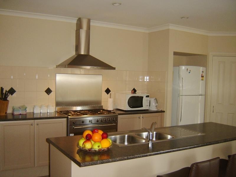 77 Elliott Parade, Lynbrook VIC 3975