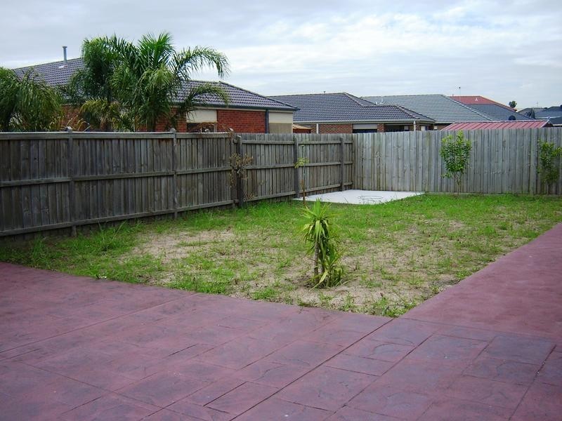 77 Elliott Parade, Lynbrook VIC 3975