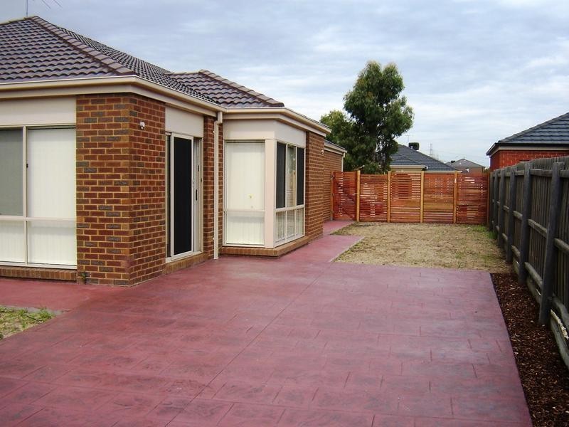 77 Elliott Parade, Lynbrook VIC 3975