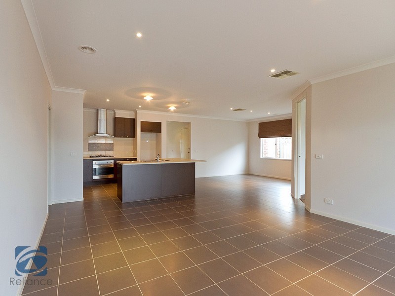 11 Alysha Avenue, Lyndhurst VIC 3975