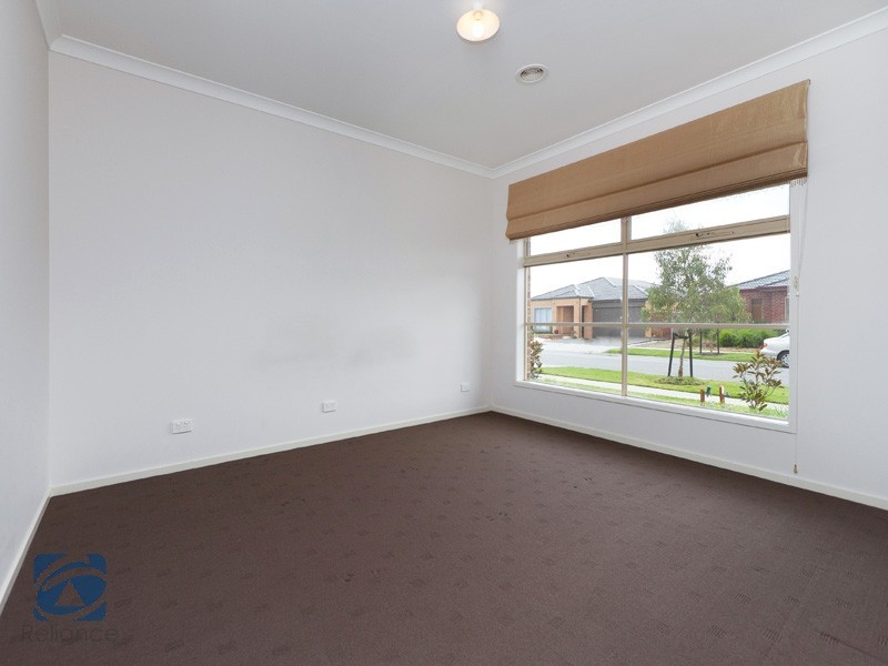 11 Alysha Avenue, Lyndhurst VIC 3975