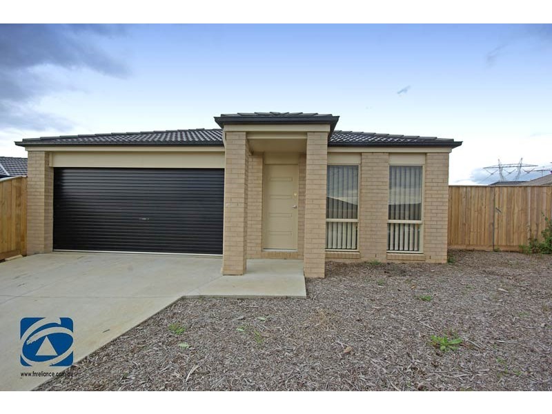 4 Fiscus Court, Cranbourne VIC 3977