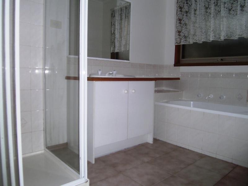 153 Lawless Drive, Cranbourne North VIC 3977