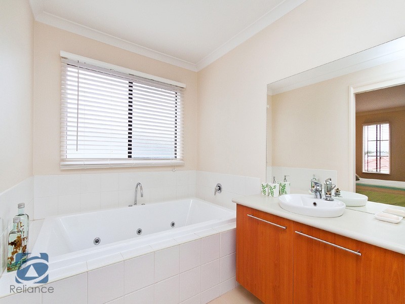 Lynbrook VIC 3975