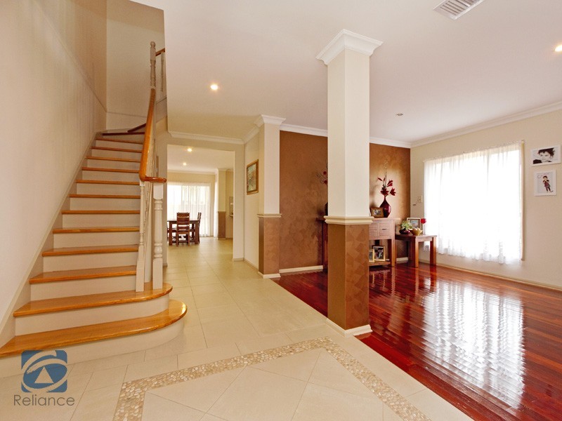 15 St Bernards Crescent, Lynbrook VIC 3975