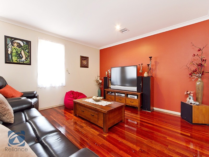 15 St Bernards Crescent, Lynbrook VIC 3975