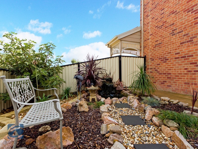 15 St Bernards Crescent, Lynbrook VIC 3975
