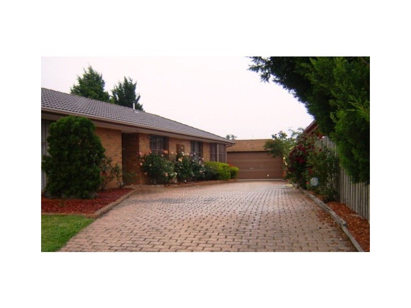 17 General Joshua Drive, Hampton Park VIC 3976