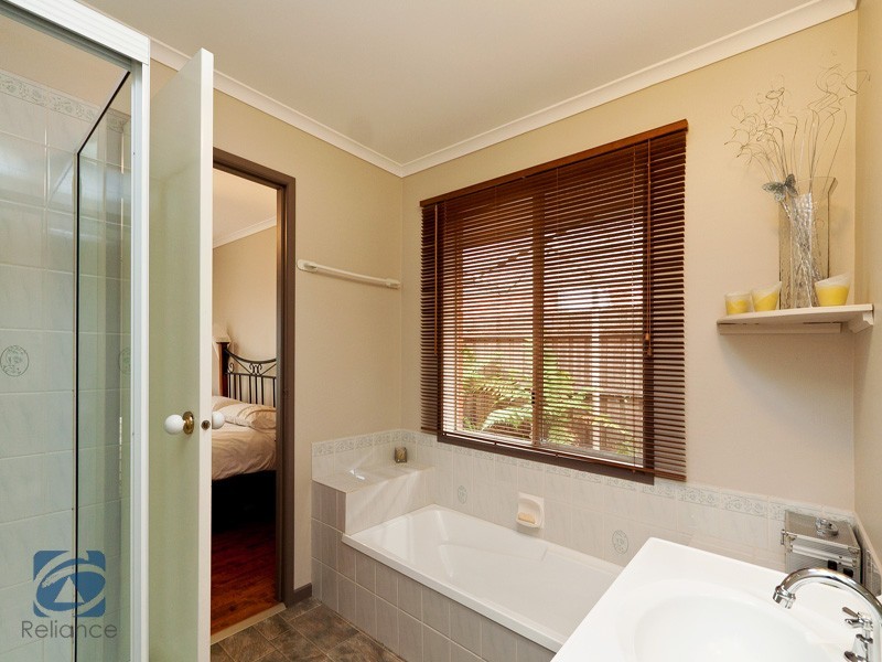 8 Bill Place, Hampton Park VIC 3976