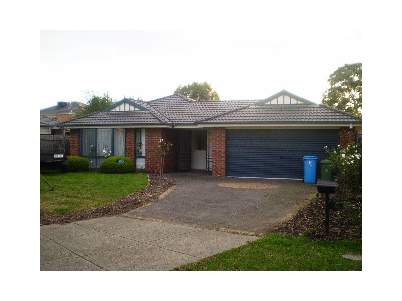 4 May Gibbs Crescent, Lynbrook VIC 3975