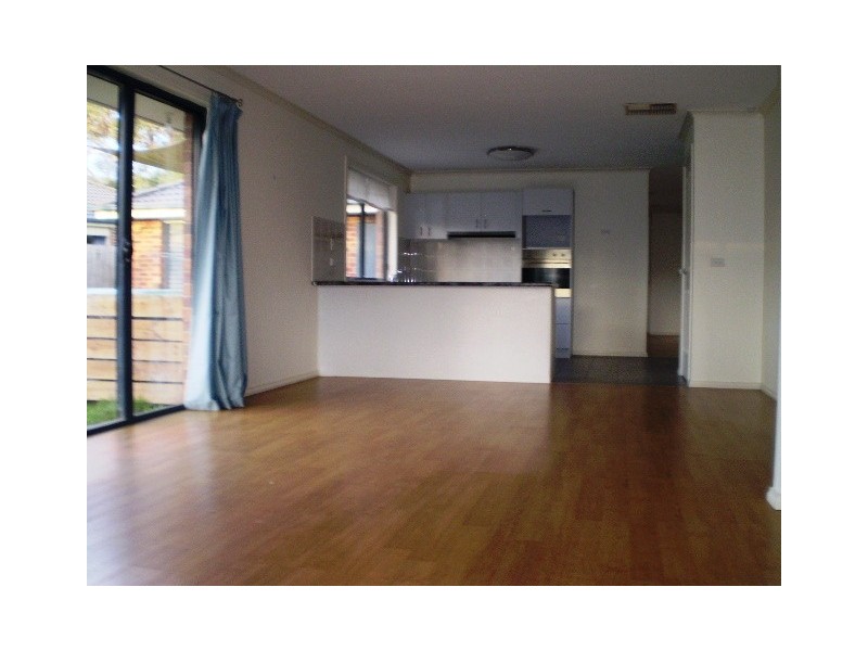 4 May Gibbs Crescent, Lynbrook VIC 3975