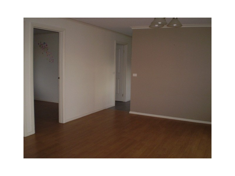 4 May Gibbs Crescent, Lynbrook VIC 3975