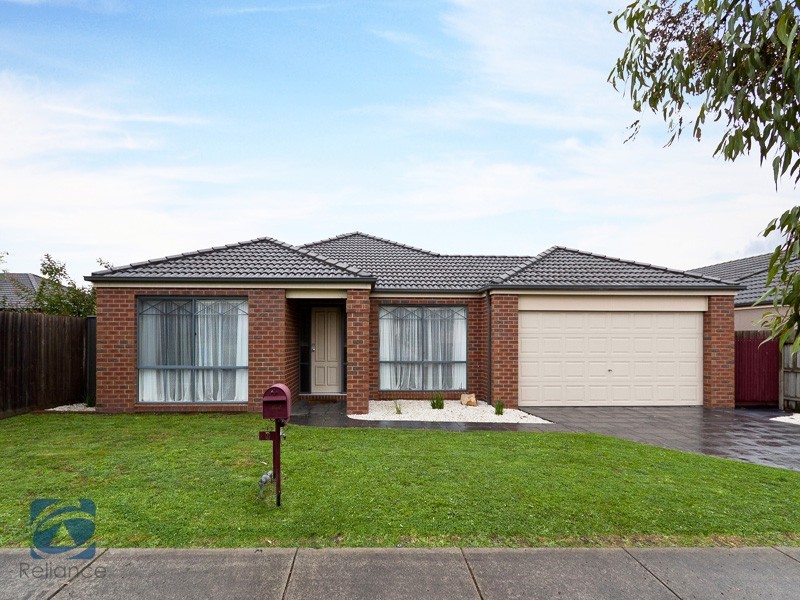 9 Meribel Way, Lynbrook VIC 3975