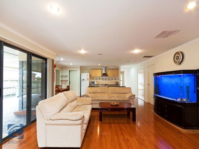 9 Meribel Way, Lynbrook VIC 3975