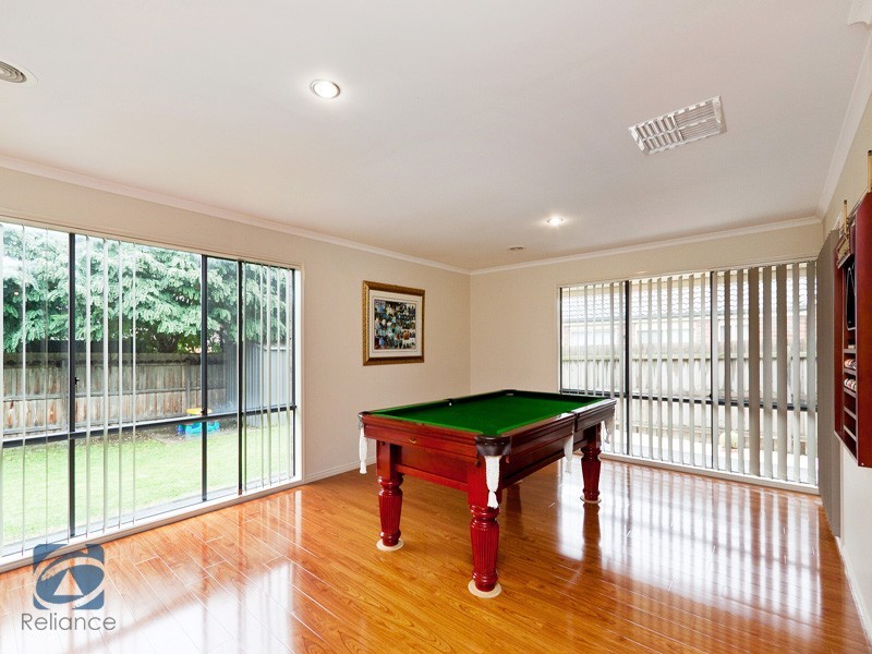 9 Meribel Way, Lynbrook VIC 3975