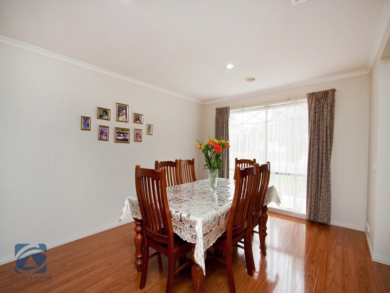 9 Meribel Way, Lynbrook VIC 3975