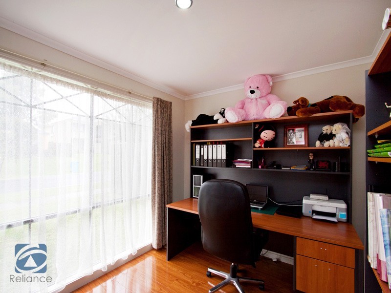 9 Meribel Way, Lynbrook VIC 3975