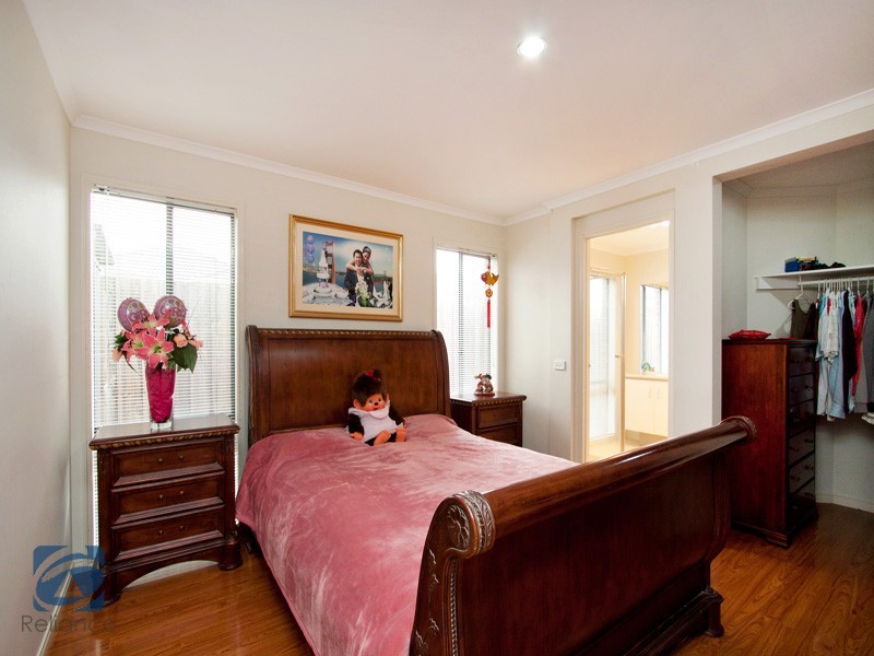 9 Meribel Way, Lynbrook VIC 3975