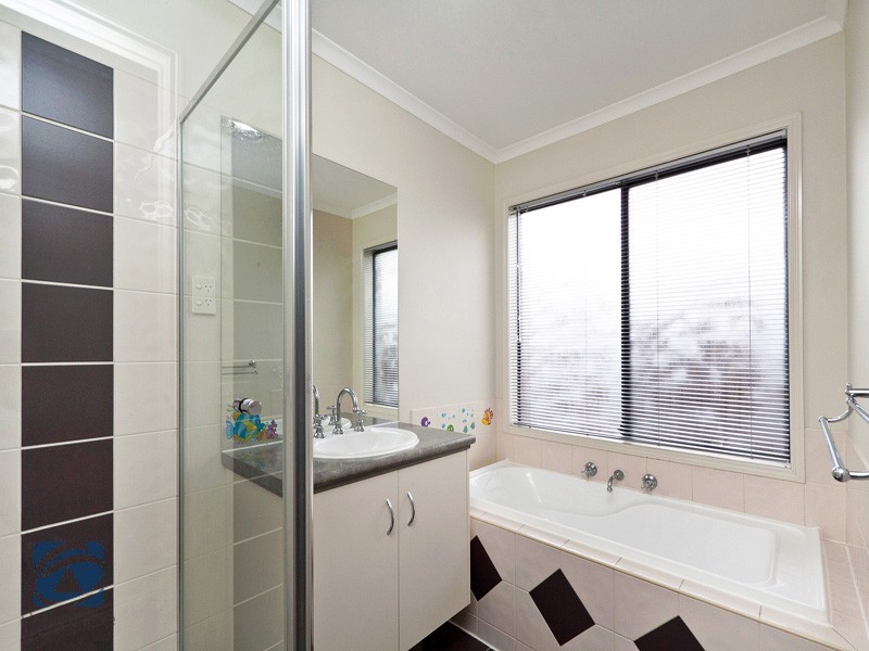 9 Meribel Way, Lynbrook VIC 3975