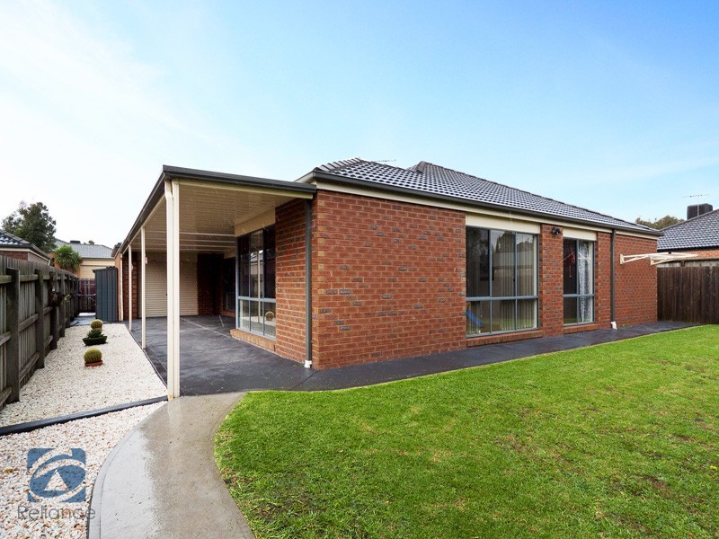 9 Meribel Way, Lynbrook VIC 3975
