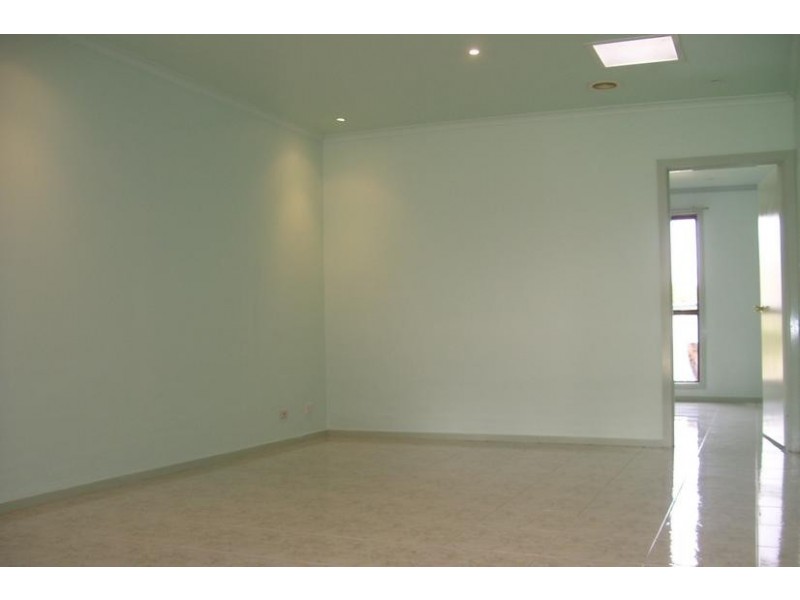 61 Oaktree Drive, Hampton Park VIC 3976