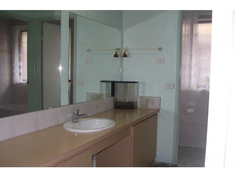 61 Oaktree Drive, Hampton Park VIC 3976