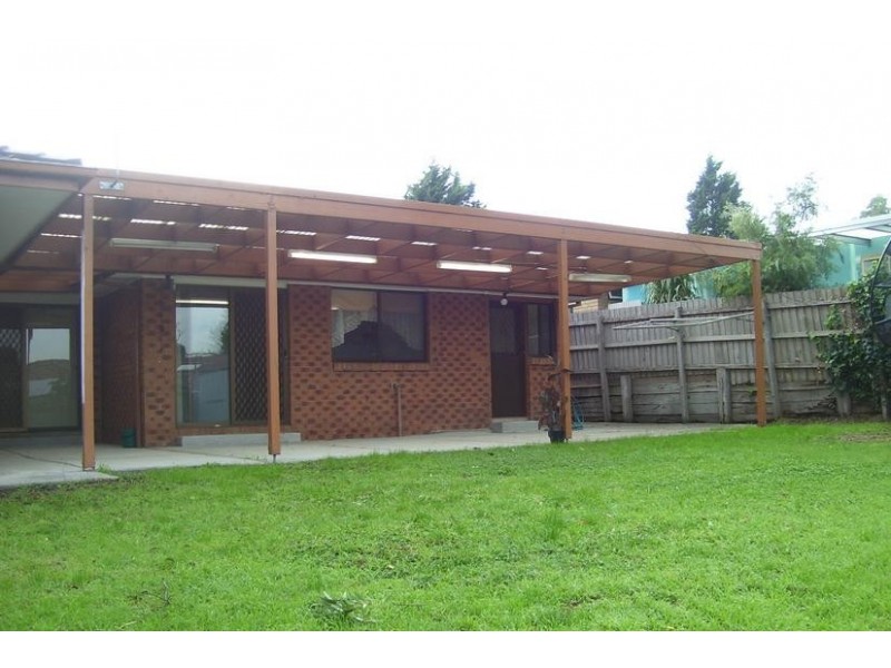 61 Oaktree Drive, Hampton Park VIC 3976