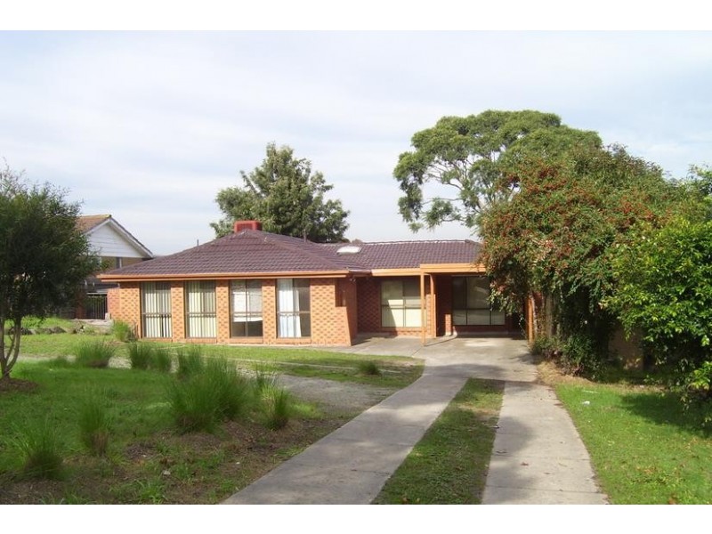 61 Oaktree Drive, Hampton Park VIC 3976