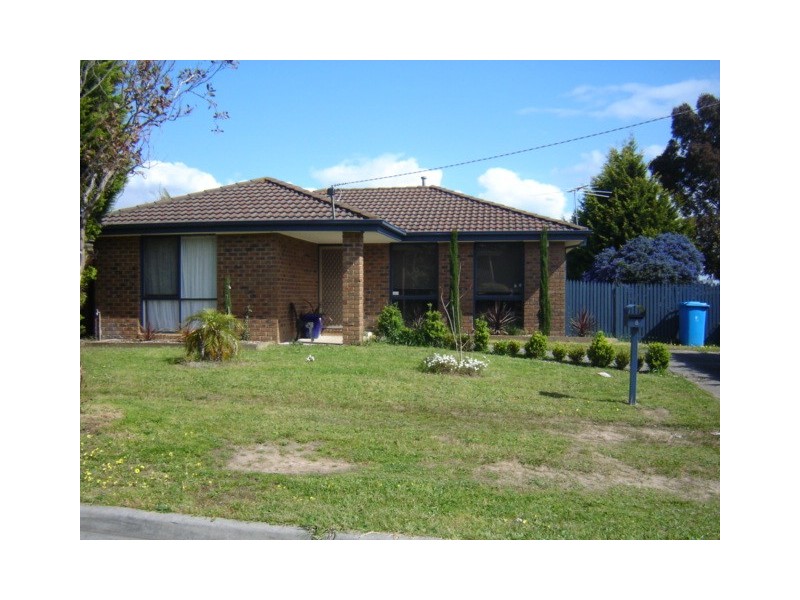 8 Lesley Drive, Hampton Park VIC 3976