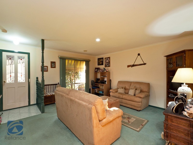 25 Langbourne Drive, Narre Warren South VIC 3805